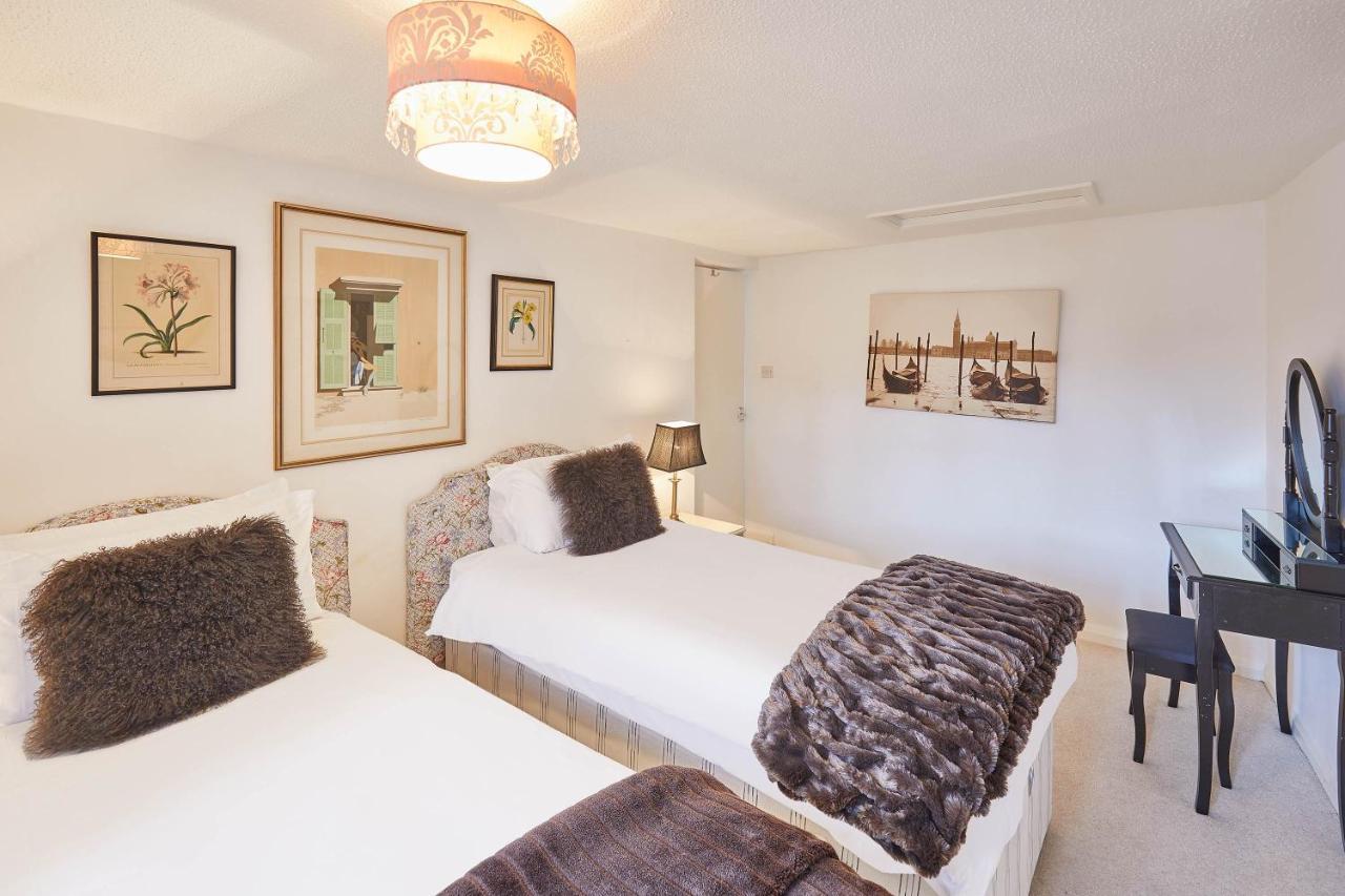 Host & - Rose * Stokesley
